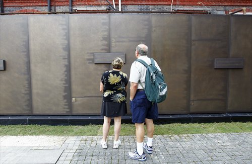 Jewish couple Bernie and Lisa Deutsch found the name of a deceased uncle on the wall. 