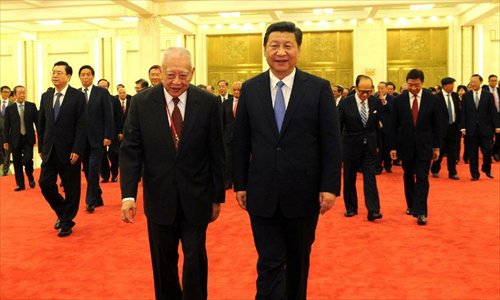 Chinese President Xi Jinping(R front) meets with a delegation of Hong Kong's industrial and business circles headed by Tung Chee-hwa(L front) in Beijing, capital of China, Sept. 22, 2014. Photo: Xinhua
