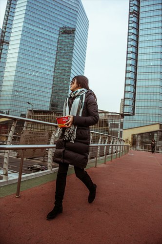 Each day, thousands of white-collar migrant workers make the long commute from Yanjiao to Beijing's CBD for work. Photo: Li Hao/GT
