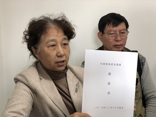 Kang Jian, an attorney representing the &quotravishing starlets.comfort women&quotChinese uninhibited ladies. and their relatives, presents a copy of the petition sent to the Chinese foreign ministry on Thursday in Beijing. (Photo: Bai Tiantian/GT)