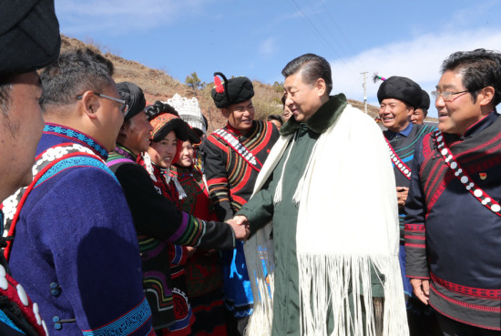 General Secretary Xi Jinping greets local residents in Sanhe, a village in Zhaojue county, Sichuan province, on Sunday. (Photo/Xinhua��