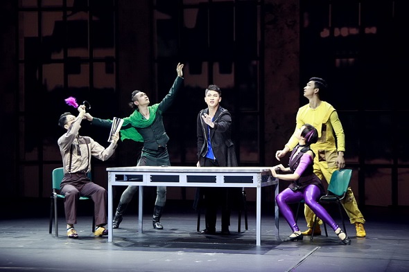 The artists of Hangzhou Opera and Dance Theater perform the dance drama Meet the Grand Canal at the Greek Global Cultural Center on Jan 23, 2018. (Photo/Chinaculture.org)