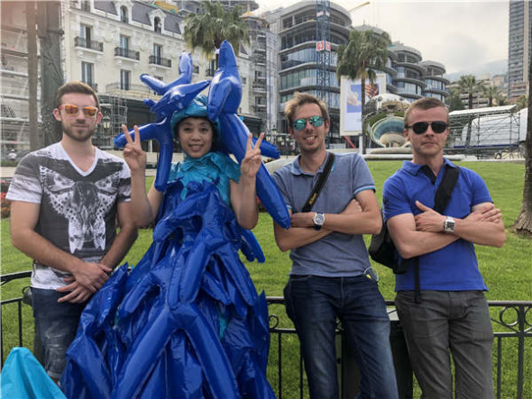 Chinese artist Kong Ning poses for a photo with local people in Monaco. (Photo by Sai Hu/provided to chinadaily.com.cn)