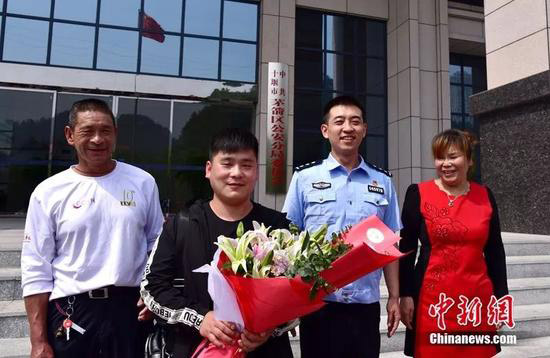 Couple finds kidnapped son after 22 years