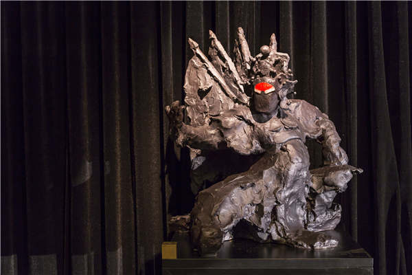 Artist honors Peking Opera characters that sculpted his childhood