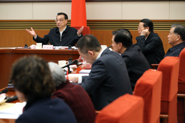 Premier Li Keqiang leads a meeting that solicited suggestions for the draft of this year's Government Work Report in Beijing on Wednesday. ��WU ZHIYI/CHINA DAILY��