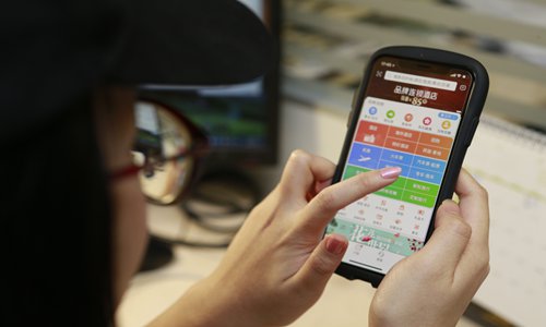 A woman uses online ride-hailing service of Ctrip in Beijing on Tuesday. (Photo: Li Hao/GT)