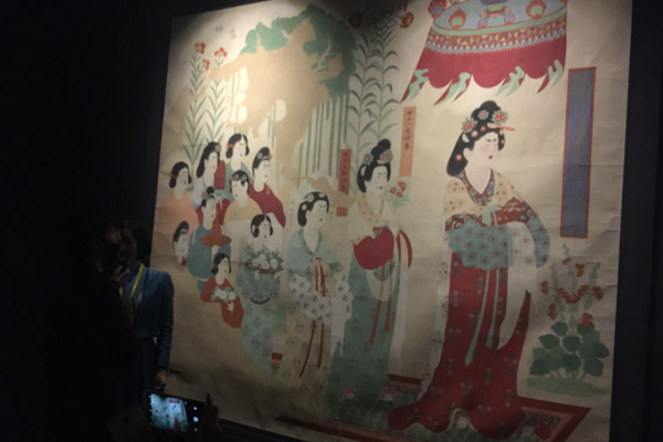 The ongoing show Mysterious Dunhuang, at a temporary exhibition space in Nanshan district in Shenzhen, features reconstructions of individual caves of the Mogao Grottoes. It lets visitors appreciate the art in detail and provides an immersive experience via cutting-edge technology. (Photo provided to China Daily)